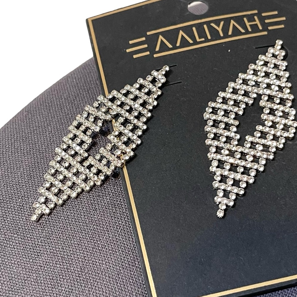 ❤️ NWT! Aaliyah Rhinestone Geo Earrings
